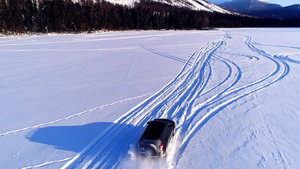 雪地上汽车极速转弯合集24秒视频