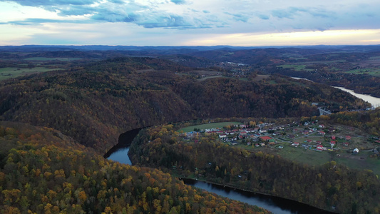 从Maj观点看伏尔塔瓦河的美丽景色捷克共和国Krnany视频