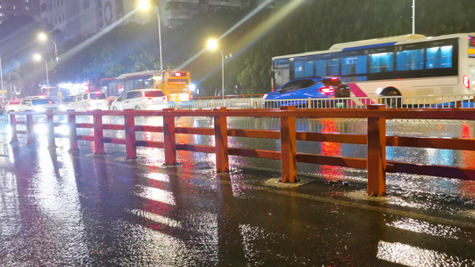 4K实拍夏季雨中即景视频