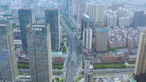 航拍武汉楚河汉街商圈和立交桥交通40秒视频