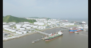 4k浙江舟山沿海海洋石油化工厂48秒视频