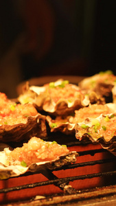 海边城市宵夜美食特色中式小吃水产海鲜烧烤制作过程素材小吃素材视频