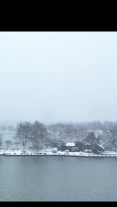 长沙城市冬天湖景雪景下雪视频