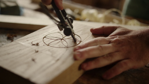 木匠使用雕刻工具14秒视频