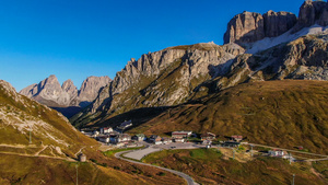 无人机航拍欧洲意大利多洛米蒂山区阿尔卑斯山脉自然风光46秒视频