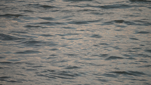 慢镜头升格拍摄4k素材长江江水波浪水波流动的水视频