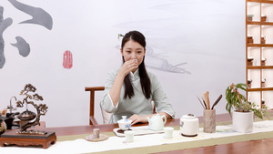 女茶艺师喝茶14秒视频