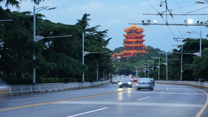 日转夜延时摄影旅游地标武汉黄鹤楼夜景道路灯光车流4k素材12秒视频