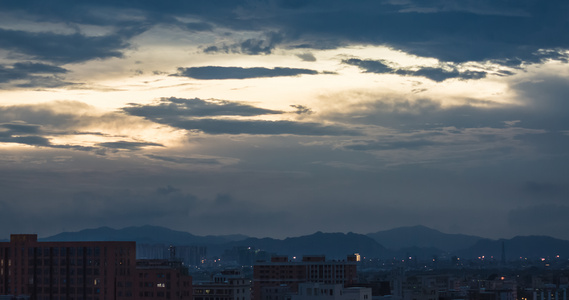 城市上空最后的夕阳4K素材视频