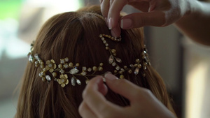 装饰珠宝的发型20秒视频