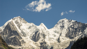 8k延时西藏最美318国道米堆冰川朗秋冰川素材15秒视频