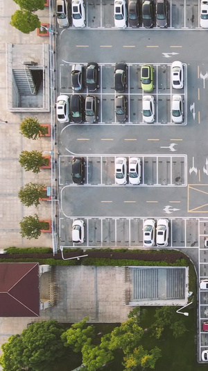 航拍城市交通商务酒店地面停车场素材城市素材48秒视频