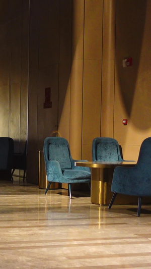 城市电影院候场休息厅室内装饰素材电影候场48秒视频