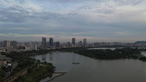 南京玄武湖日出航拍4K城市建筑群CBD76秒视频