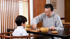 国学教师和学生下围棋20秒视频