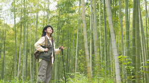 女青年登山越野徒步12秒视频