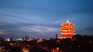 延时摄影夕阳晚霞天空下的武汉5A级旅游景区黄鹤楼夜景15秒视频
