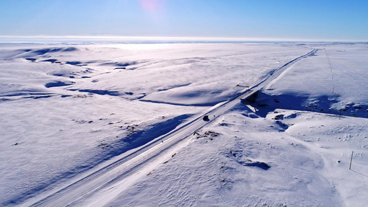 新疆雪天公路视频