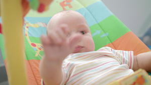 懵懵懂懂的婴儿脸9秒视频