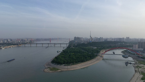航拍风光城市武汉地标长江与汉江交汇处南岸嘴江景32秒视频