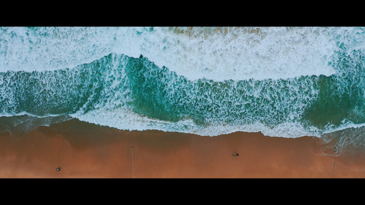 航拍三亚亚龙湾沙滩海滩海浪浪花视频