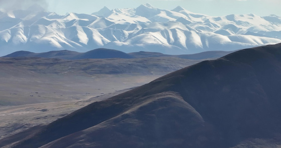 航拍西藏冈底斯山脉群山风光视频