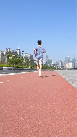 男性步道跑步8秒视频