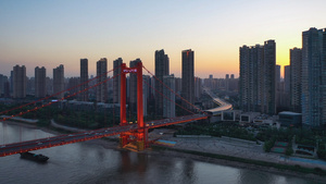 航拍风光城市天空夕阳落日余晖下的长江江景鹦鹉洲长江大桥素材39秒视频
