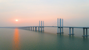 4K航拍落日跨海大桥65秒视频