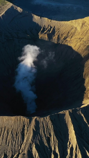 布罗莫火山爆发前夕航拍视频印度尼西亚59秒视频