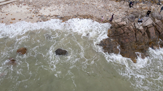 4K航拍涨潮海浪波涛汹涌视频