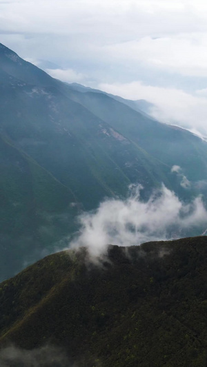 航拍长江三峡之巅云雾缭绕4A景点47秒视频
