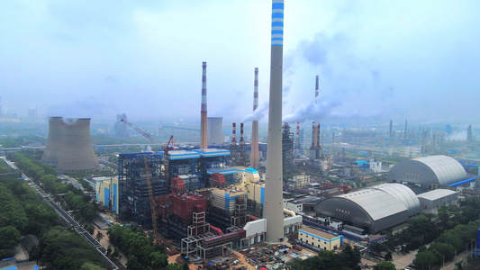 4K航拍化工厂工业生产设备污染排放视频