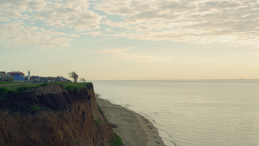 日落海海滩悬崖地平线在美丽大海风光视频