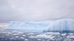 航拍南极冰川海面34秒视频