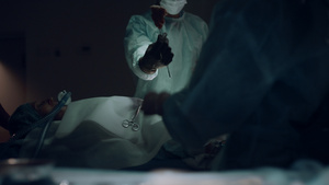 专业外科医生在手术室开始外科手术10秒视频