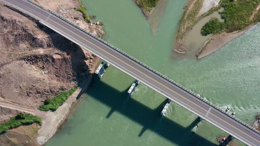 4K航拍新疆河流公路桥梁三条合集视频