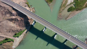 4K航拍新疆河流公路桥梁三条合集58秒视频