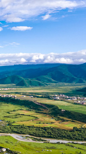 航拍延时香格里拉高山草甸高原生态高原风光视频