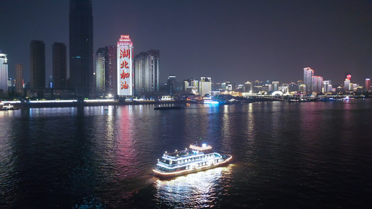 航拍城市风光灯光秀长江上的夜景轮渡交通工具4k素材视频