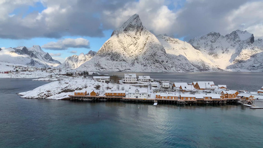 纯净优美的挪威罗弗敦群岛上的渔村视频