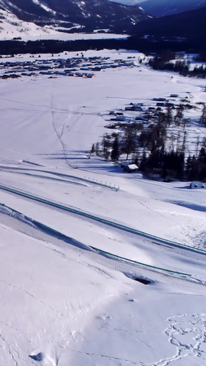 雪山上开着的汽车合集奔驰的车23秒视频