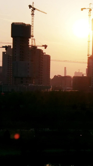 朝阳下的工地城市发展15秒视频