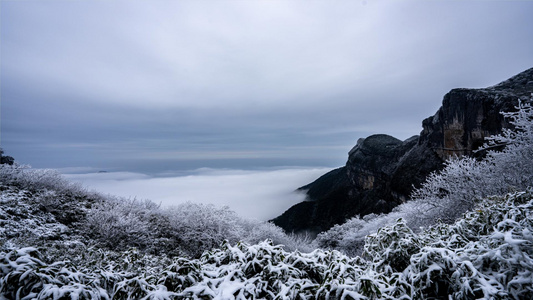 8k南川金佛山金龟朝阳雪山云海延迟拍摄视频