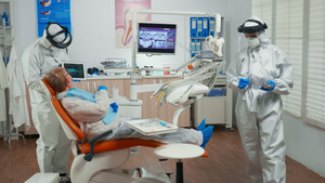 使用药片进行X光检查的牙医保护设备13秒视频