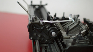 旧打字机机细节用老式打字机打字28秒视频