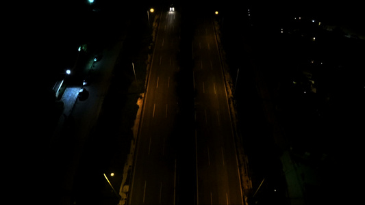 夜间在公路上视频