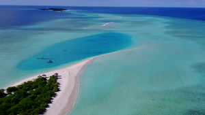 蓝绿水和白沙背景的完美海湾海滩10秒视频