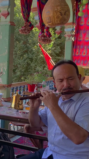 实拍新疆喀什古城百年老茶馆民族乐器表演视频合集旅游景点98秒视频