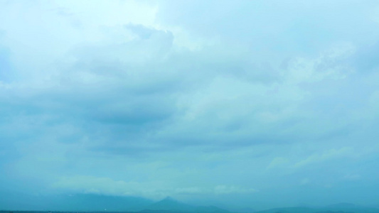 天空下深雨暴云飘过山顶视频